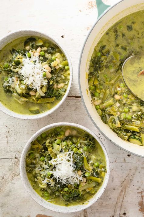 Pesto Minestrone Soup, Pesto Bean Soup, Spring Soup Recipes Healthy, Green Soup Recipes, Recipes With Green Beans, Pesto Beans, Green Minestrone Soup, My Pocket Kitchen, Winter Minestrone Soup