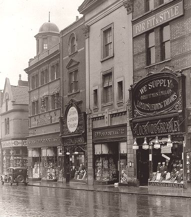 Castle Street Bristol 1930s. 1940s Buildings, 1930s Britain, 1920s City, 1930s Photography, 1930 Aesthetic, Bristol Architecture, 1930s England, 1930s Aesthetic, 1930s America