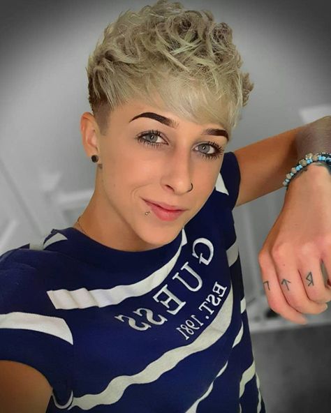 Lesbian Haircuts 2022 - 40 Bold & Beautiful Hairstyles - Our Taste For Life Short Lesbian Hair, Butch Lesbian Haircut, Short Lesbian Hair Haircut, Lesbian Short Hair, Butch Haircuts, Lesbian Hair, Lesbian Haircut, Long Hair 50, E Girl Hair