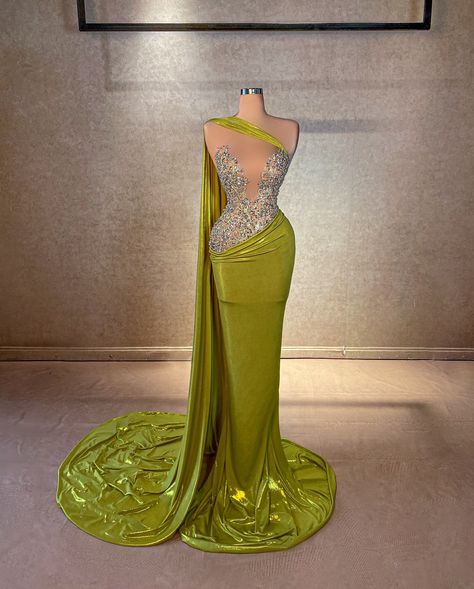 Green never looked this good💚 We know it’s hard but pick your favorite ✨ Award Outfits, Carpet Outfits, Red Carpet Outfits, Pageant Gowns, Bridal Robes, Anime Love, Beautiful Outfits, Fashion Designer, Red Carpet