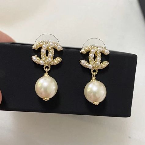 Elegant Pearl Lady Earrings Channel Pearl Earrings, Chanel Pearl Drop Earrings, Chanel Drop Earrings, Chanel Earrings Outfit, Pearl Earrings Outfit, Chanel Pearl Earrings, Channel Earrings, Earrings Outfit, Long Pearl Earrings