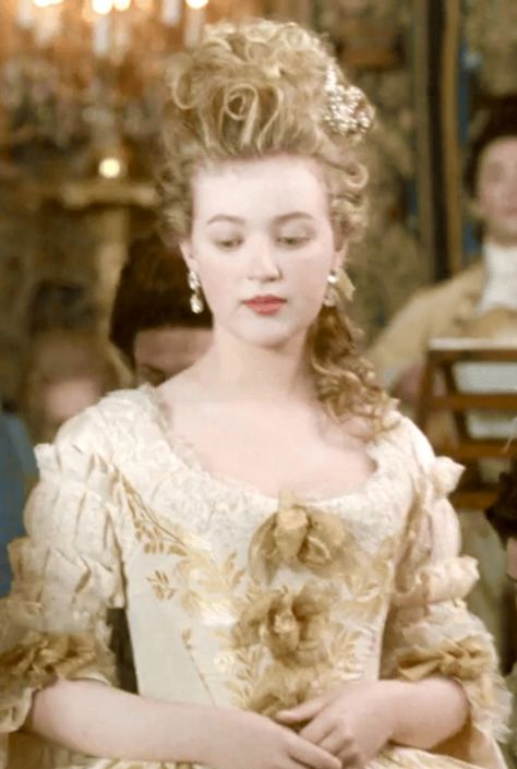 Pauline Pullman as the Dauphine Marie Antoinette in Jeanne du Barry (2023). Directed by and starring Maïwenn, co-starring Johnny Depp as King Louis XV. Jeanne Du Barry Movie, Regency Movies, Marie Antoinette Film, Daphne Kluger, 1700 Dress, Antoinette Aesthetic, Jeanne Du Barry, Marie Antoinette Aesthetic, Marie Antoinette Movie