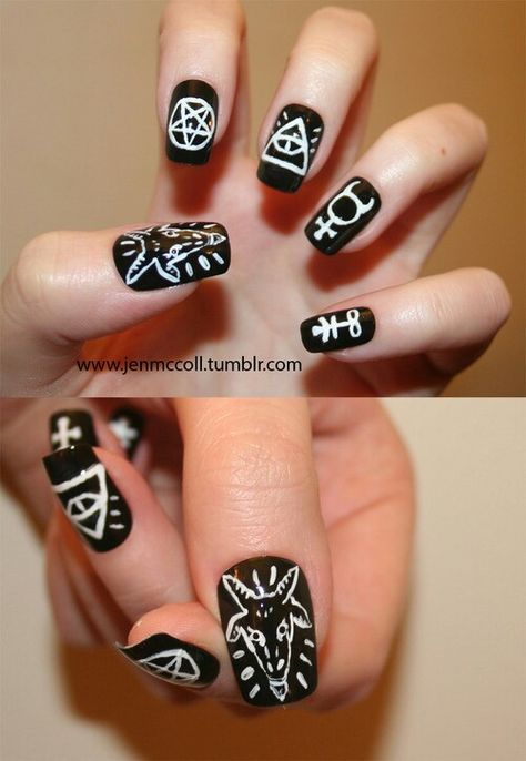 Satanic Nails Emo, Witch Nails, Natural Nail Art, Gothic Nails, Goth Nails, Dark Nails, Halloween Nail Designs, Rocker Chic, Halloween Nail Art