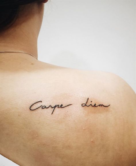 A quote ‘Carpe diem’  which in Latin means ‘seize the day’ inked on the right shoulder blade Related Tattoos, Tattoo Shoulder, Seize The Day, Classy Tattoos, Dainty Tattoos, Tattoo Meaning, Word Tattoos, This Is Us Quotes, Piercing Tattoo