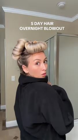 Airplane blowout on an overnight flight lol 💁🏼‍♀️ rolled the bottom ... | Heatless Curls | TikTok Airplane Blowout, Heatless Curls Overnight Bun, Sock Bun Curls Overnight, Overnight Blowout Hair Heatless, Heatless Blowout Overnight, Overnight Blowout Hair, Airplane Hair, Vegas Hairstyles, Curlers Tutorial