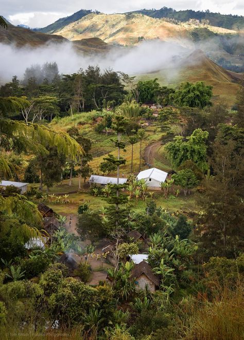 Highlands of Papua New Guinea 🇵🇬,Melanesia, Pacific Islands Papua New Guinea Aesthetic, Papua New Guinea Culture, Guinea Country, 2025 Prayer, Black Chocolate, Pacific Islands, Wallpaper Nature, Prayer Board, New Guinea