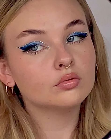 Blue Eye Makeup With Gems, Light Blue Euphoria Makeup, Light Blue Smokey Eye, Face Gem Makeup Looks, Midnight Eras Tour Makeup, Smokey Eye With Gems, Gemstone Eye Makeup, Blue Festival Makeup, Eras Makeup