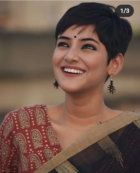 Boycut Saree Look, Indian Bob Haircut, Saree With Short Haircut, Short Hair Indian Women, Archika Gupta, Pixie Cut Women, Girls Pixie Cut, French Haircut, Boucheron Jewelry