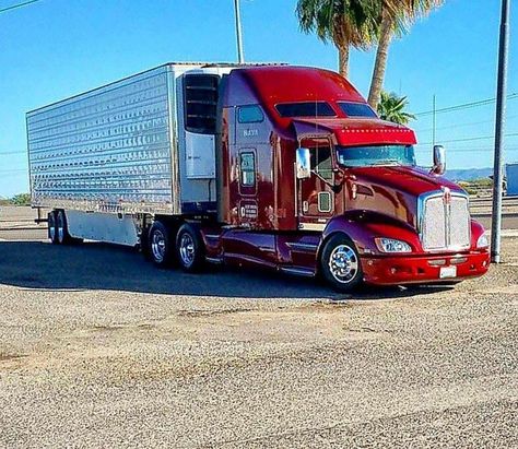 Trucks For Sell, Old Man Pictures, Tire Pictures, Deni Denials, Tractor Trailer Truck, American Trucks, Video Call With Boyfriend Screen Photo, Custom Big Rigs, Bra Image