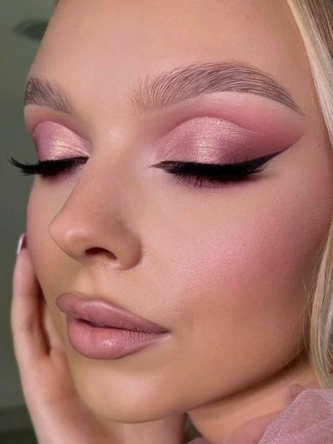 Pink Makeup Looks, Disco Makeup, Fox Makeup, Rose Gold Eye Makeup, Makeup Ojos, Gold Makeup Looks, Prom Eye Makeup, Event Makeup, Eye Makeup Pictures