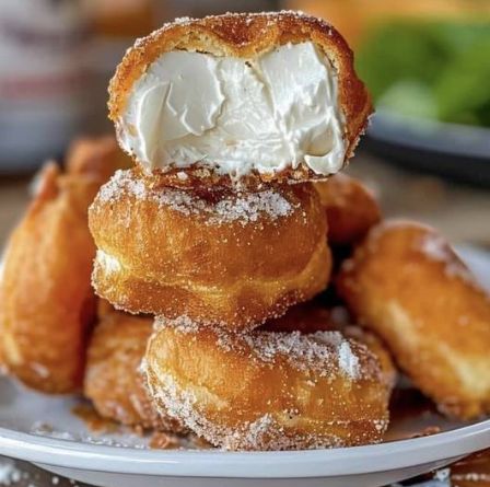 Deep Fried Cheesecake Fried Cheesecake Bites, Deep Fried Cheesecake, Deep Fried Donuts, Deep Fried Desserts, Fried Cheesecake, Fried Milk, Cheesecake Ingredients, Fried Dessert, Frozen Cheesecake