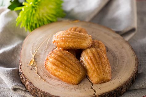 Christmas Madeline Cookies, Madeleine Cookies Recipe, Madeleine Cookies, Madeline Cookies, Cookie Glaze, Madeleine Recipe, Madeleine Cookie, Cookie Delivery, Edible Cookies