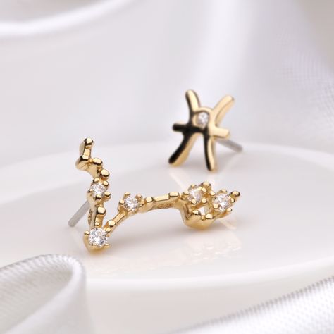 Pisces Zodiac and Constellation Piercing Jewellery Ideas. Personalised Luxury Piercing & Ear Styling Constellation Piercing, Luxury Piercing, Ear Styling, Constellation Piercings, Piercing Jewellery, Ear Style, Jewellery Ideas, Pisces Zodiac, Body Jewellery