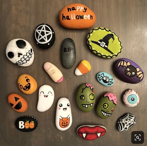 Rock Painting Ideas Halloween, Halloween Rock Painting, Halloween Painted Rocks, Glass Spider, Halloween Arts, Spooky October, Idea For Halloween, Homemade Halloween Decorations, Fun Halloween Crafts