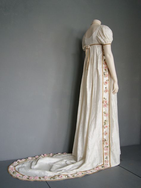 Regency wedding dress with silk flowers and train Regency Era Wedding, Regency Wedding Dress, 1800s Dresses, Regency Wedding, Regency Era Fashion, Historical Dress, Regency Dress, Regency Fashion, Picnic Wedding