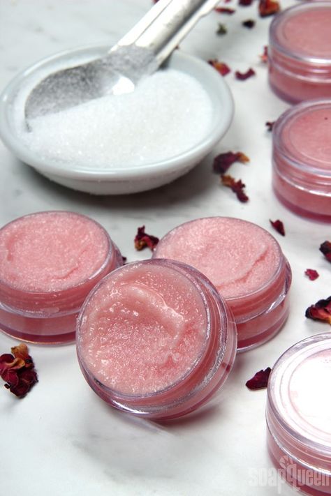 Learn how to make sugar lip scrub with coconut oil, cocoa butter and granulated sugar. This lip scrub recipe has a hint of color and a rose fragrance. Sugar Lip Scrub Diy, Queen Sugar, Soap Queen, Lip Scrub Recipe, Scrub Diy, Săpunuri Handmade, Lip Scrub Diy, Face Scrub Homemade, Lip Scrubs