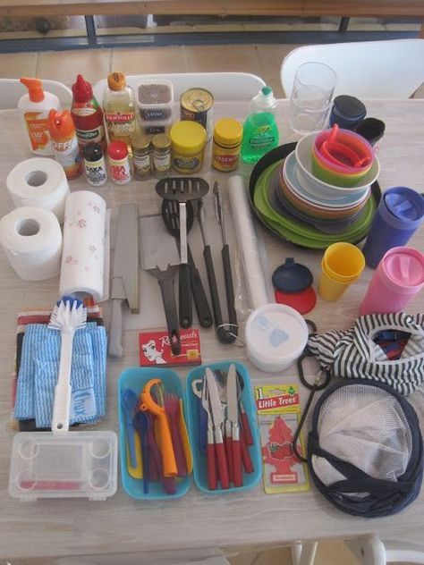 Organisation En Camping, Camp Kitchen Box, Zelt Camping, Camping Diy, Camping 101, Camping Kitchen, Kayak Camping, Camping List, Camping Organization