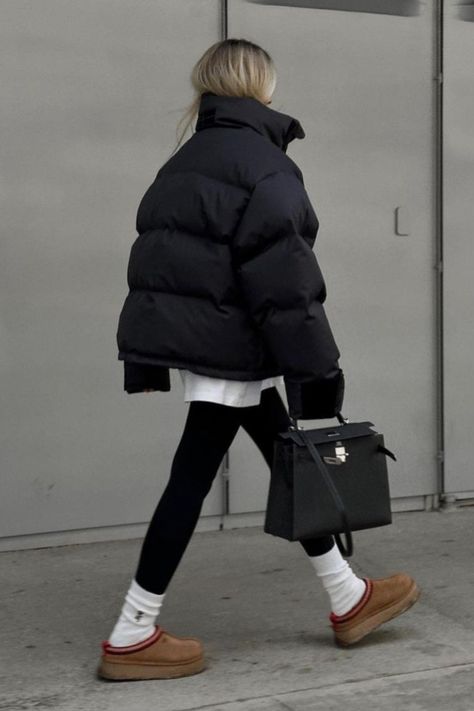 Oversized Puffer Jacket Outfit, Winter Puffer Jacket Outfits, Black Puffer Outfit, Puffer Jacket Outfit Women, Puffer Jacket Outfits, Puffer Coat Outfit, Influencer Outfit, Puffer Outfit, Puffer Jacket Outfit