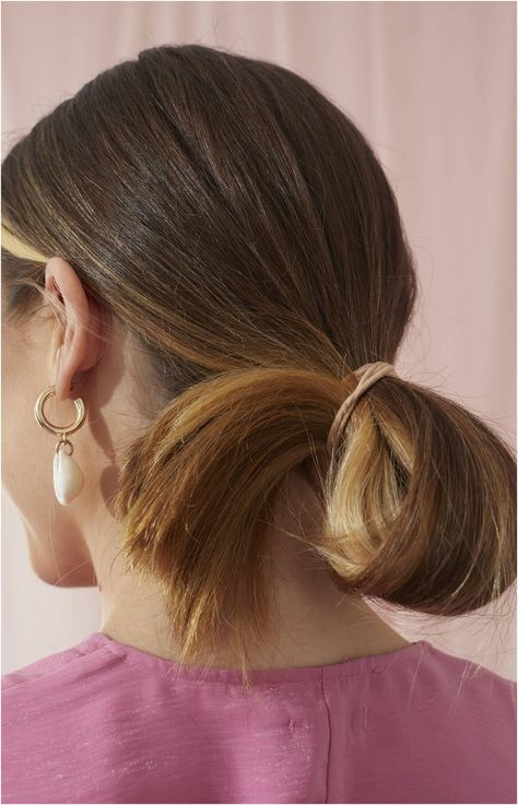 21 easy hairstyles for greasy hair you can wear at home - #work #hairstyles #greasy #hair work hairstyles greasy hair Types Of Hair Bun, Easy To Do Hairstyles, Braided Headband Hairstyle, Fun Hairstyles, Hair Donut, Dance Hair, Greasy Hair, Lazy Hairstyles, Second Day Hairstyles