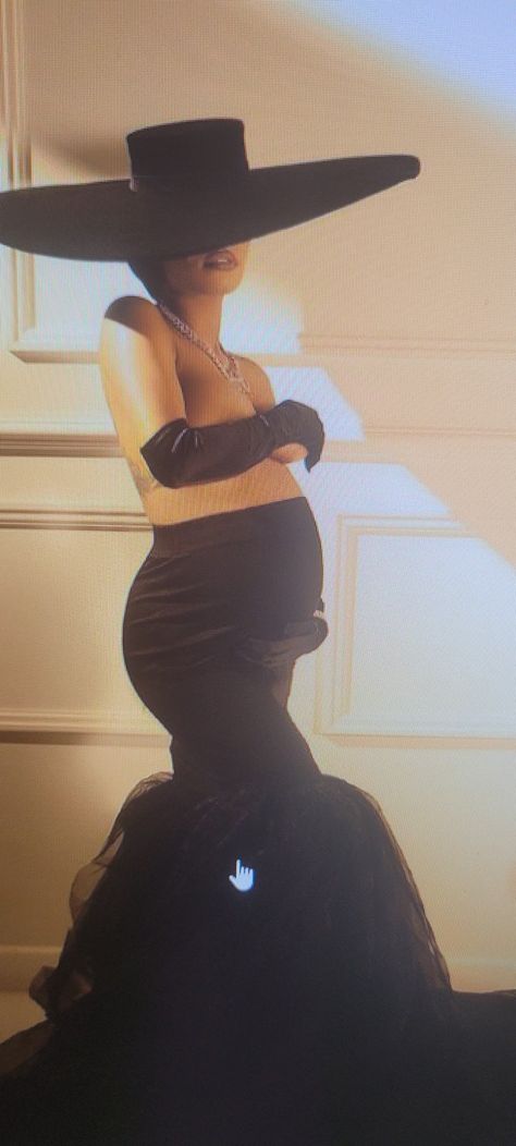 Big Hat Maternity Shoot, Old Fashion Maternity Shoot, Hollywood Glam Maternity Shoot, Pregnancy Photo Shoot Outfits, Beyonce Maternity Shoot, Punk Maternity Photos, Iconic Maternity Photos, Editorial Pregnancy Shoot, Retro Maternity Shoot