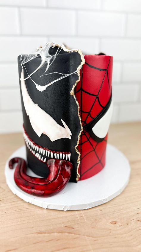 Jennifer Mejia | Sheesh!! This has to be one of my faves of the weekend. 😍 I love a good Marvel Cake! I know @eminem made this song for the movie but it… | Instagram Marvel Themed Cake, Venom Cake Ideas, Venom Birthday Cake, Marvel Cake Ideas, Miles Morales Cake, Venom Cake, Venom Party, Bolo Buttercream, Ironman Cake