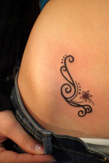 . Leg Hip Tattoo, Shoulder Floral Tattoos For Women, Floral Shoulder Tattoos For Women, Floral Shoulder Tattoos, Floral Tattoos For Women, 89 Tattoo, Hip Tattoo Ideas, Tummy Tattoo, Cute Henna Tattoos