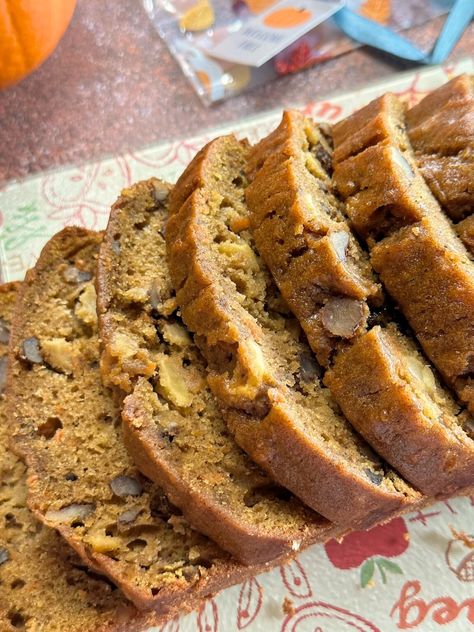 Bread With Apples, Autumn Bread, Spiced Bread, My Country Table, Harvest Bread, Best Apples For Baking, Autumn Baking, Apple Cinnamon Bread, Spice Bread