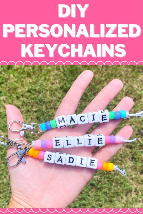 Preschool Keychain Craft, Diy Personalized Keychain Ideas, Word Keychain Diy, Friendship Keychains Diy Beads, Easy Keyrings To Make, Beaded Name Keychain Diy, Personalized Beaded Keychains, Name Bead Keychain Diy, Name Key Chains