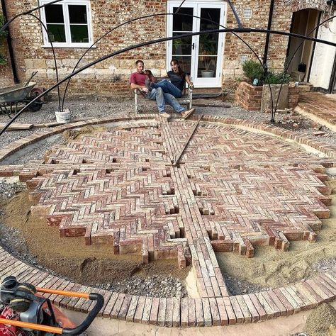 Our back garden was in dire need of a similar amount of attention to what the house has received recently, so this is a little story about how I set about creating a patio area that was fitting of the house; enjoy. This is how things started out - essentially a dumping ground!It was a mixture of turf, hardcore and concrete (with a semi destroyed brick BBQ area!) And this was the plan....Oh yeah, and the idea was to do it all with no hired help! De-turf I wanted to keep some of the… Brick Bbq Area, Reclaimed Brick Patio, Circle Patio, Brick Bbq, Brick Projects, Brick Patio, Dumping Ground, Brick Path, Rustic Patio