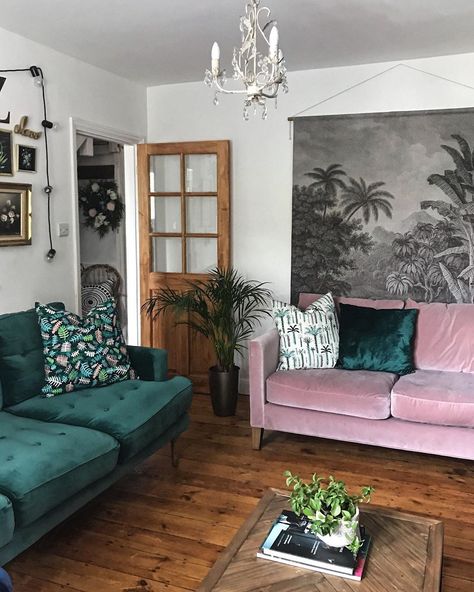 Mel Boyden ♾ on Instagram: “My @sofadotcom style is... velvet? Colour? Green? Pink? Obviously statement pieces 😄 I really love the combination of green and pink 💗💚 at…” Boho Glam Home, Jade Design, Ikea Sofas, Velvet Sofas, Room Green, Pink Living Room, Green Sofa, Lounge Ideas, Living Room Green