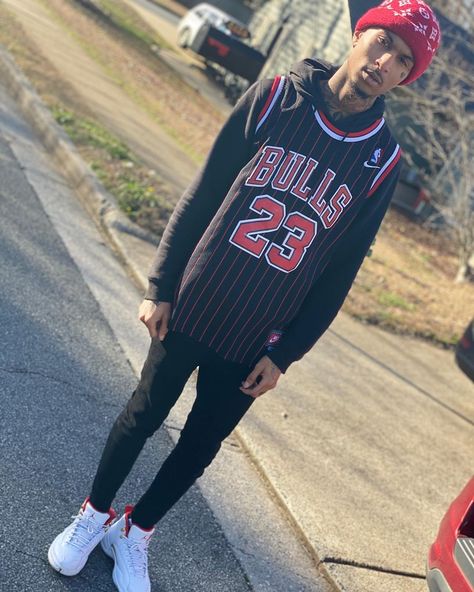 SWIPA GANG 🦊’s Instagram profile post: “They say when a lot of bad keep happening something big is about to happen ✊🏽 #Staypositive” Basketball Jersey Over Hoodie Outfit, Jersey Over Hoodie Outfit, Jersey Over Hoodie, Shirt Over Hoodie Outfit, Basketball Jersey Outfit, Hoodie Outfit Men, Nba Outfit, Rapper Outfits, Basketball Clothes