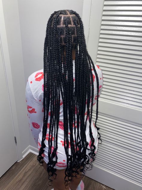 Large Knot Less Braids With Curls, Jumbo Knotless With Curly Ends, Long Jumbo Knotless Braids With Curls, Large Knotless Box Braids With Curls And Color, Knotless Box Braids Curled Ends, Medium Knotless With Curls At The End, Large Knotless Box Braids With Curls At The End, Large Knotless Box Braids Curly Ends, Knotless Box Braids Medium/large