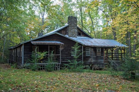 Old Cabins, Smoky Mountains Cabins, Gatlinburg Cabins, Tennessee Vacation, Gatlinburg Tn, Mountain Vacations, Mountain Travel, Great Smoky Mountains National Park, Cabin In The Woods