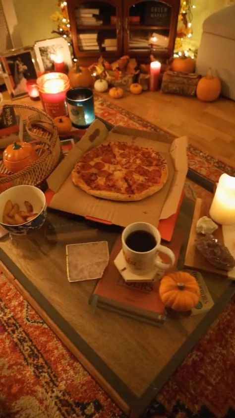 Halloween Cozy Night, Fall Activity Aesthetic, Autumn Sleepover Aesthetic, Fall Aesthetic Activities, Fall Sleepover Aesthetic, Autumn Aesthetic Cozy Home, Cozy Fall Aesthetic Home, Fall Activities Aesthetic, Fall Sleepover