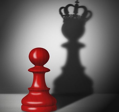 Images Terrifiantes, Shadow King, Shadow Photography, Chess Game, Foto Art, A King, Chess, Creative Photography, Color Splash