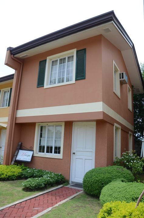 Marga House Model Pink House Exterior, House Paint Design, Home Wall Colour, 1920s Interior Design, Colonial House Exteriors, Paint Color Ideas, Bathroom Design Layout, Small House Front Design, Exterior House Paint Color Combinations