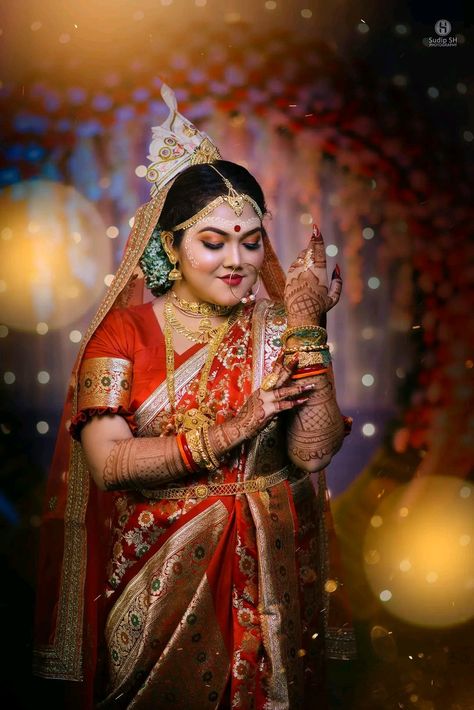 Wading Photoshoot, Bride Single Poses, Reception Pose, Haldi Pictures, Bridal Shoot Poses, Wedding Closeup, Bengali Marriage, Bride Images, Marriage Girl