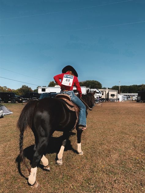 Western Riding Outfit, Barrel Racer Aesthetic, Barrel Racing Aesthetic, Barrel Racing Photos, Barrel Racing Photography, Barrel Racing Outfits, Rodeo Pics, Rodeo Aesthetic, Breakaway Roping