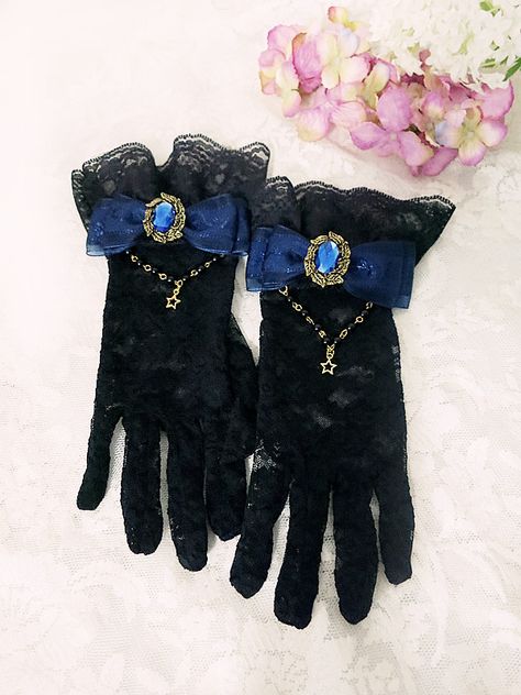 Gloves Length: 24cm.  Bowknot Size: 9cm.  Attention: This price includes a pair of gloves only, others are not included. Anting Manik, Gloves Design, Old Fashion Dresses, Elegant Gothic, Hand Accessories, Kawaii Fashion Outfits, Kawaii Accessories, Lace Gloves, Shop Gift