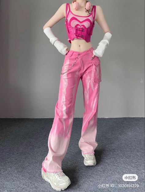 Pink Pants Outfit, Outfit Korean Style, Look Rose, 2piece Outfits, Kawaii Fashion Outfits, Matches Fashion, Pink Outfits, Kpop Fashion Outfits, Urban Outfits