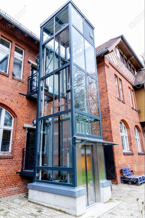 Exterior Elevator, Outdoor Elevator, Loft Exterior, Accessible House, Townhouse Exterior, House Slide, Glass Lift, Elevator Design, Renovation Architecture