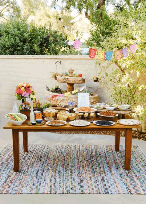 How to set up your own taco bar @wedding chicks @24 carrots catering & events Taco Bar Layout, Taco Station Party Food Bars, Wedding Food Mexican Taco Bar, Classy Taco Bar, Taco Bar For Large Group, Nacho Bar Cocktail Hour, Bar Printables, Taco Bar Party, Dessert Bar