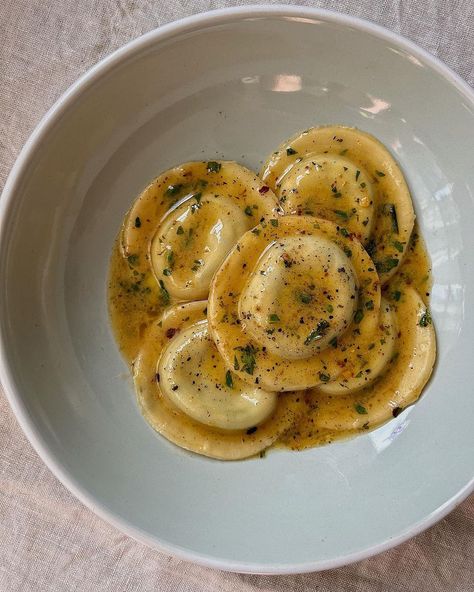 Salmon, Spinach and Chilli Ravioli with Lemon Burnt Butter Sauce @themondaypastaclub Salmon Ravioli, Burnt Butter Sauce, Burnt Butter, Salmon Spinach, Butter Sauce, Ravioli, Pin It, Sauce Recipes, Spinach