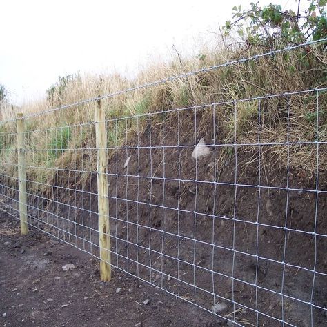 Large Acreage Fencing, Cattle Panel Fence Ideas, Field Fence Ideas, Land Fencing, Fence Using Cattle Panels, Field Fencing, High Tensile Fence, Electric Fence For Cattle, Farm Fences