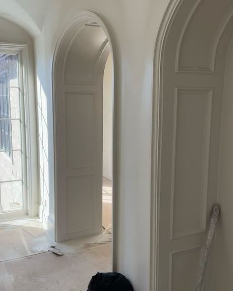 Tiek Design Group, House Details Interior, English Homes Interiors, Home Hallway Decor, Steve Tiek, English Arts And Crafts, Arts And Crafts Interiors, Arch Doorway, English Home