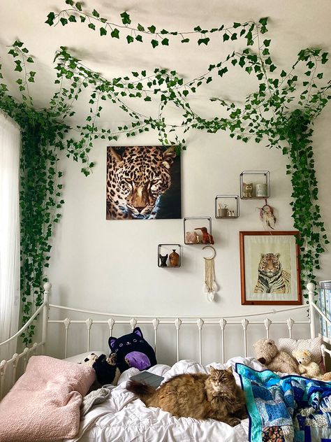 Fake Vines Decor Living Room, Fake Leaf Vines In Bedroom, Hanging Ivy Bedroom Corner, Vines In Living Room Aesthetic, Fake Hanging Ivy Bedroom, Vines Canopy Bed, Ivy In Corner Of Room, Ivy From Ceiling, Room Decor Ivy Vines