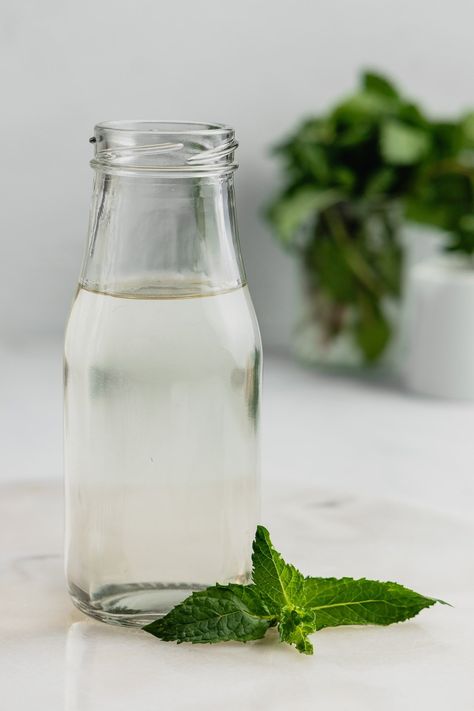 Three ingredients and five minutes are all you need to make this peppermint simple syrup recipe bursting with cooling mint flavor. Perfect for your favorite coffees, teas, and cocktail recipes! Peppermint Simple Syrup Recipe, Peppermint Simple Syrup, Instant Espresso, Simple Syrup Recipe, Simple Syrup Recipes, Espresso Powder, Syrup Recipe, Three Ingredient, Simple Syrup