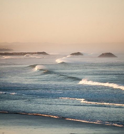 No Wave, Summer Dream, Alam Yang Indah, In The Ocean, Nature Images, Beach Aesthetic, Pretty Places, Beach Vibe, Ocean Waves