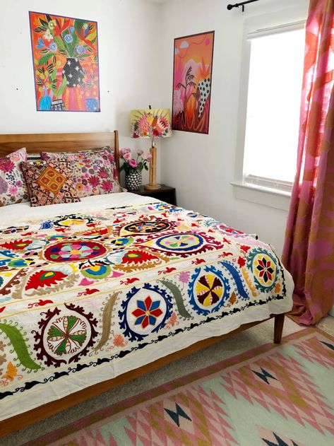 Colourful Bedroom, Boho Bedroom Design, Mexican Home Decor, Mexican Home, House Bedroom, Bedroom Designs, Farmhouse Style House, Happy Thursday, Bohemian Home