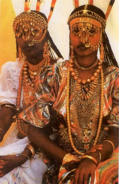 Afar woman. Tadjoura, Djibouti. Afar People, Boho Hippie Fashion, African Royalty, Horn Of Africa, Oh My Goddess, Vintage Blog, Hippie Fashion, African People, Photography Music